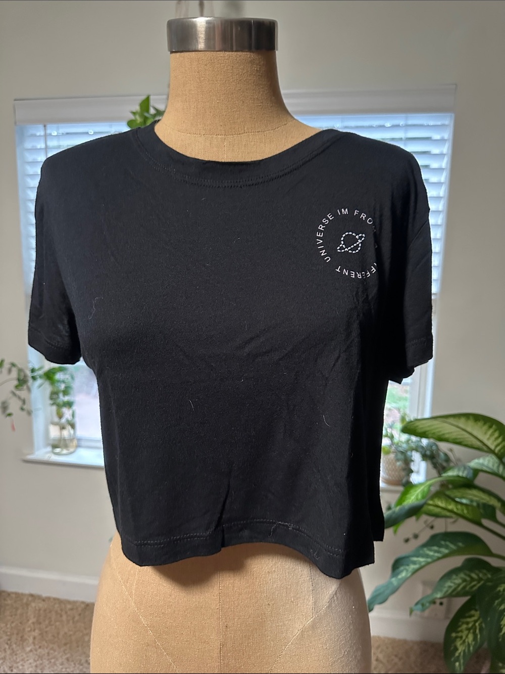 Black Crop Tee with Small Chest Graphic - Unbranded